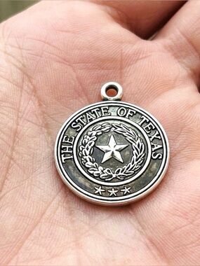 Retired authentic James Avery The State of Texas seal charm